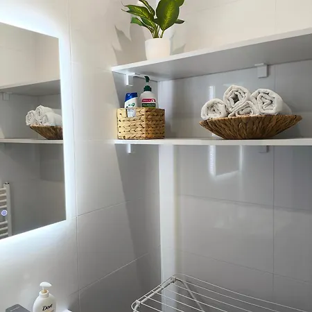 Ema * דונובאלי